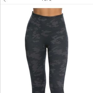 Spanx Look At Me Now Seamless Leggings